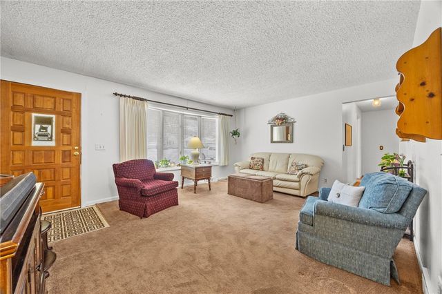 253 Woodcroft Drive, Greece, NY 14616