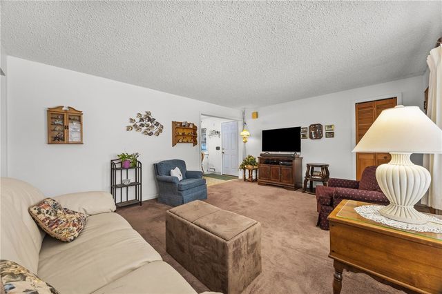 253 Woodcroft Drive, Greece, NY 14616