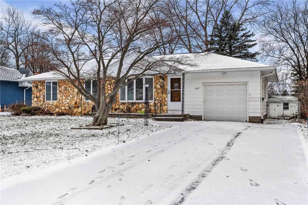 253 Woodcroft Drive, Greece, NY 14616