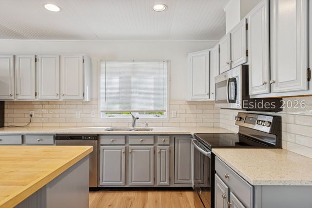 2 Stillwater Ln, Hilton Head Island, SC 29926