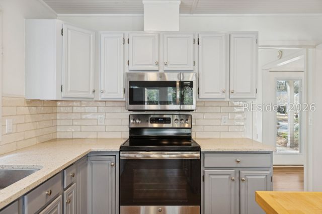 2 Stillwater Ln, Hilton Head Island, SC 29926