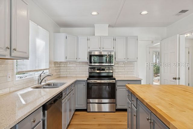 2 Stillwater Ln, Hilton Head Island, SC 29926