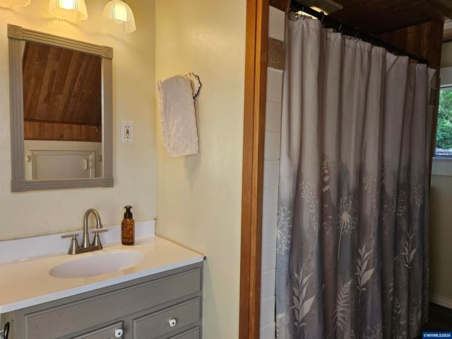 820 SW 5th St, Corvallis, OR 97333