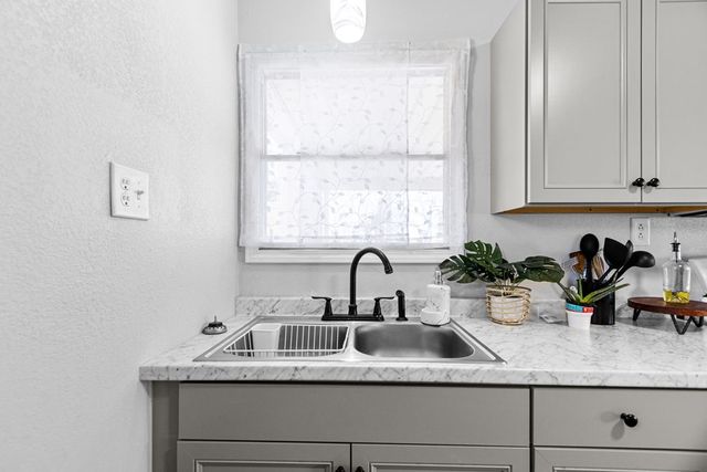 2402 Park Blvd, Odessa, TX 79763