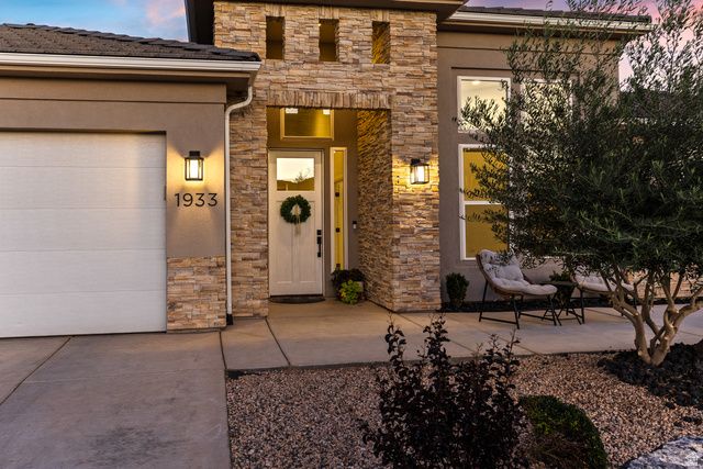 1933 S OLD STONE CV, Washington, UT 84780