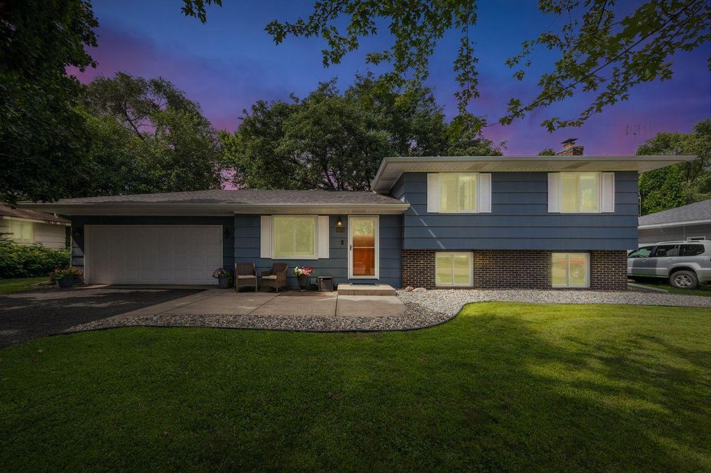16573 Flagstaff Way W, Lakeville, MN 55068