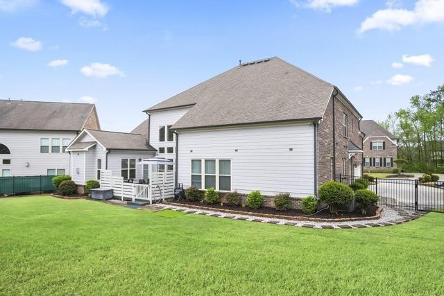 5950 Thoroughbred Way, Suwanee, GA 30024