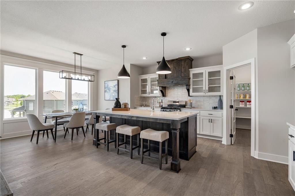 19477 W 114th Terrace, Olathe, KS 66061