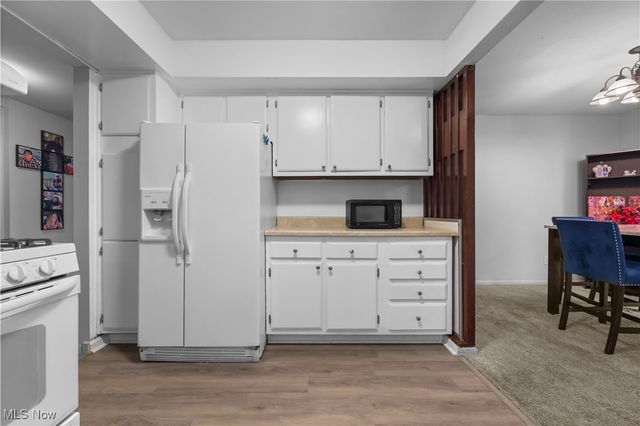 6330 Greenwood 103, Sagamore Hills, OH 44067