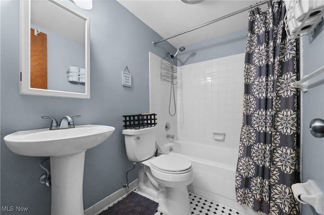 6330 Greenwood 103, Sagamore Hills, OH 44067