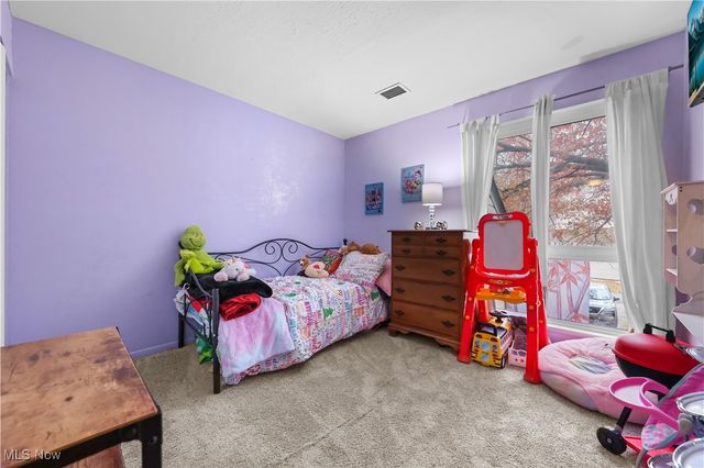 6330 Greenwood 103, Sagamore Hills, OH 44067