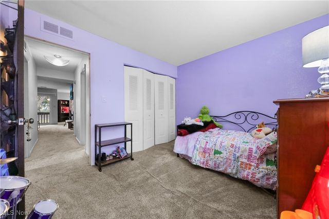 6330 Greenwood 103, Sagamore Hills, OH 44067