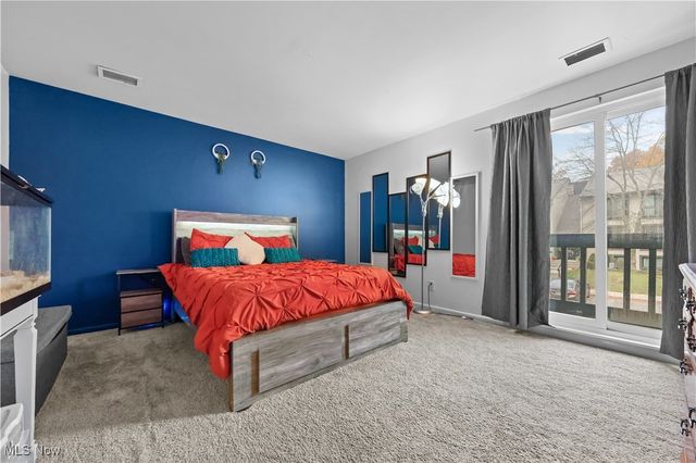 6330 Greenwood 103, Sagamore Hills, OH 44067