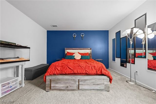 6330 Greenwood 103, Sagamore Hills, OH 44067