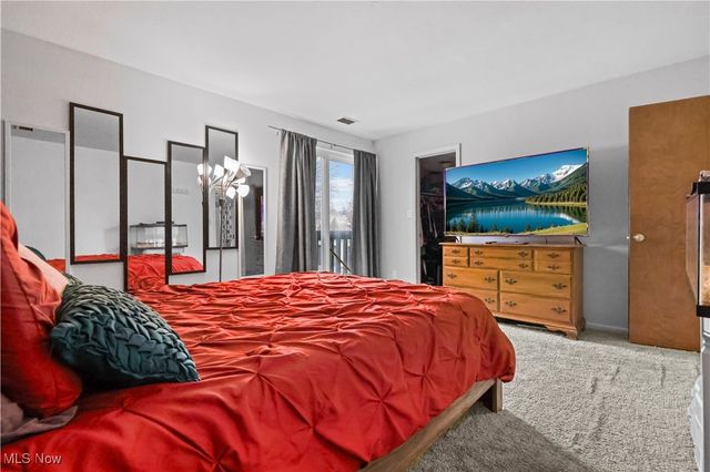 6330 Greenwood 103, Sagamore Hills, OH 44067