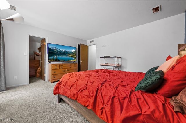 6330 Greenwood 103, Sagamore Hills, OH 44067