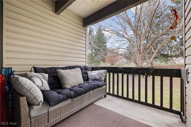 6330 Greenwood 103, Sagamore Hills, OH 44067