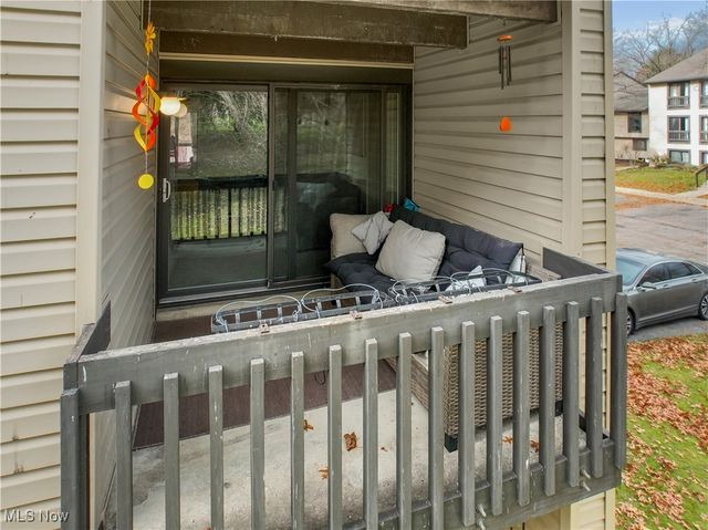 6330 Greenwood 103, Sagamore Hills, OH 44067