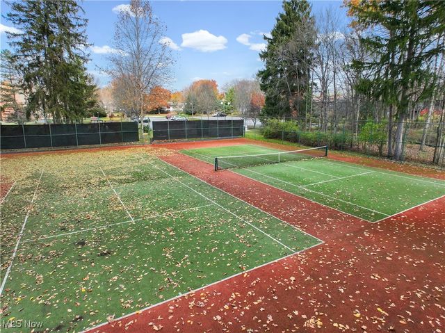 6330 Greenwood 103, Sagamore Hills, OH 44067