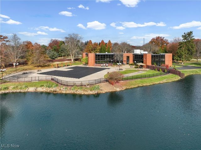 6330 Greenwood 103, Sagamore Hills, OH 44067