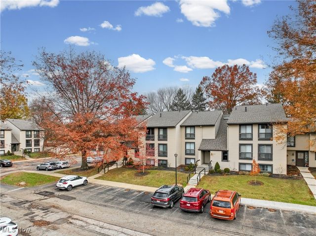 6330 Greenwood 103, Sagamore Hills, OH 44067