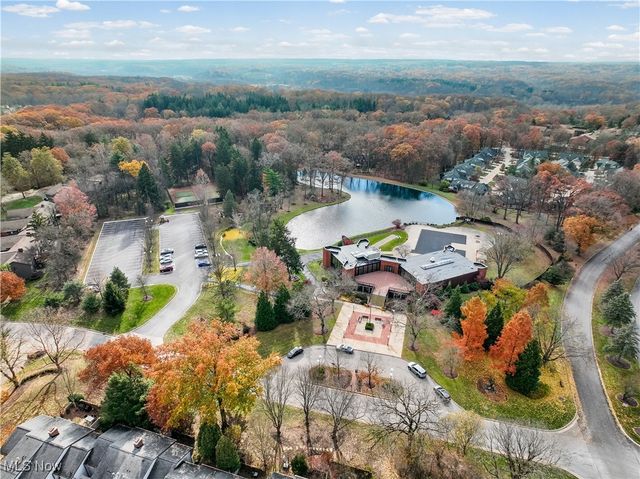 6330 Greenwood 103, Sagamore Hills, OH 44067