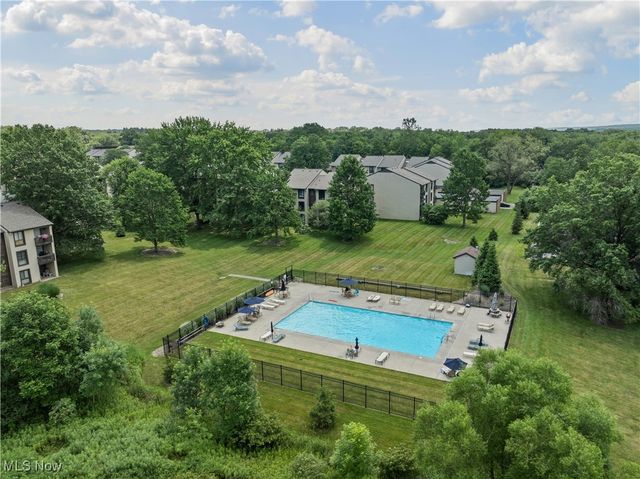 6330 Greenwood 103, Sagamore Hills, OH 44067