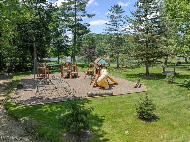 6330 Greenwood 103, Sagamore Hills, OH 44067