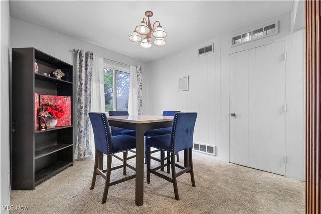 6330 Greenwood 103, Sagamore Hills, OH 44067