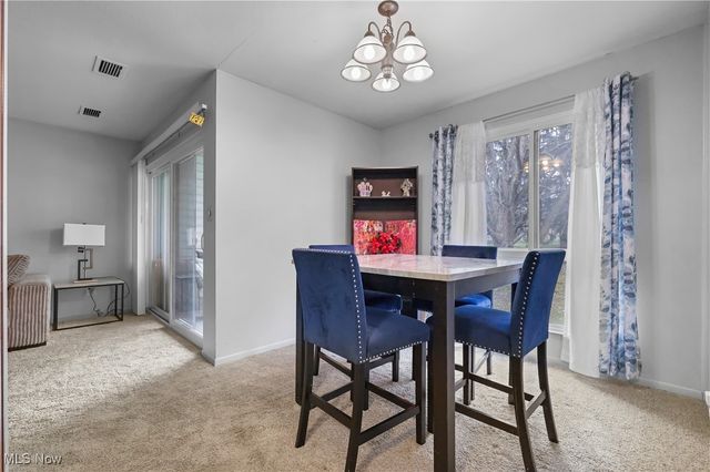 6330 Greenwood 103, Sagamore Hills, OH 44067