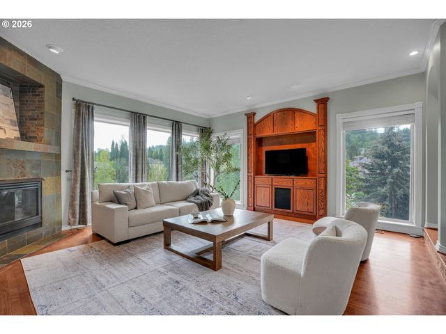 1696 Se 26TH Dr, Gresham, OR 97080