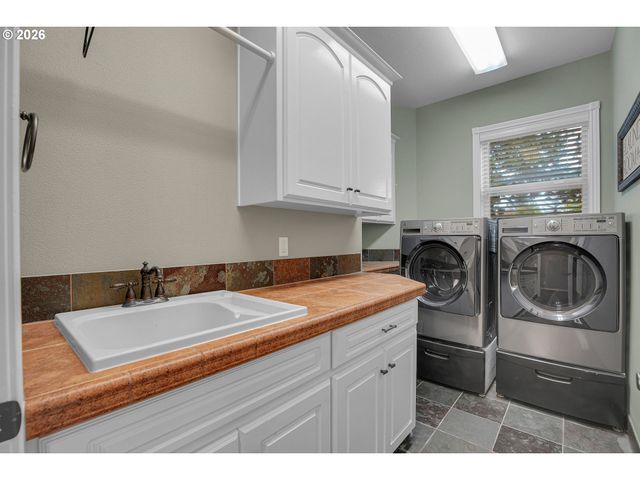 1696 Se 26TH Dr, Gresham, OR 97080