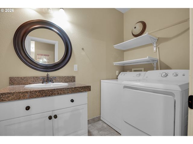 1696 Se 26TH Dr, Gresham, OR 97080