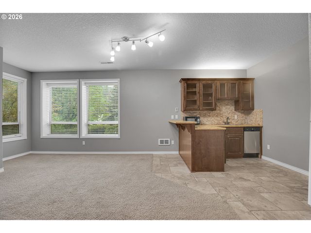 1696 Se 26TH Dr, Gresham, OR 97080