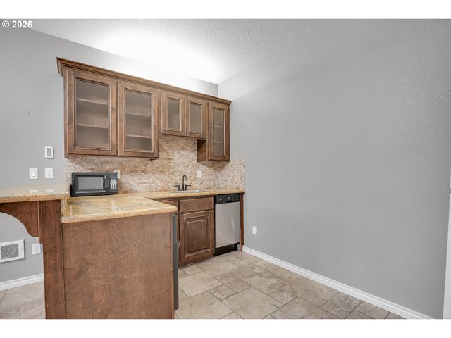 1696 Se 26TH Dr, Gresham, OR 97080