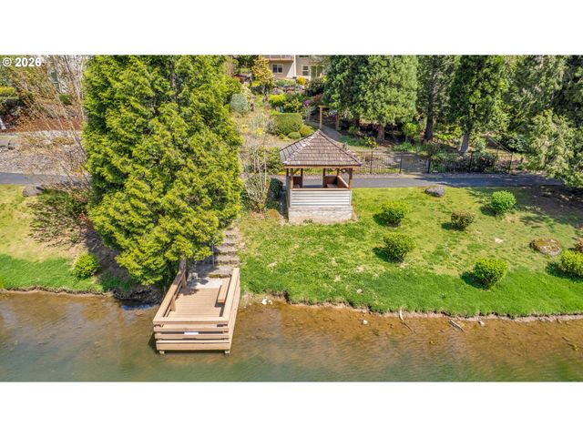 1696 Se 26TH Dr, Gresham, OR 97080