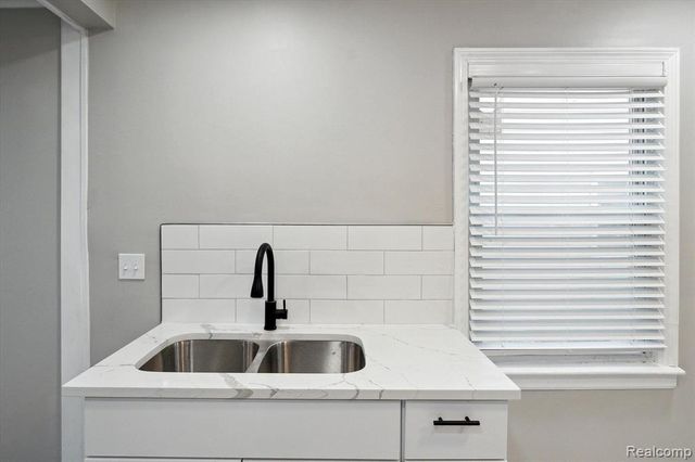 20000 Mccormick Street, Detroit, MI 48224