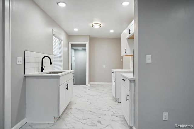 20000 Mccormick Street, Detroit, MI 48224