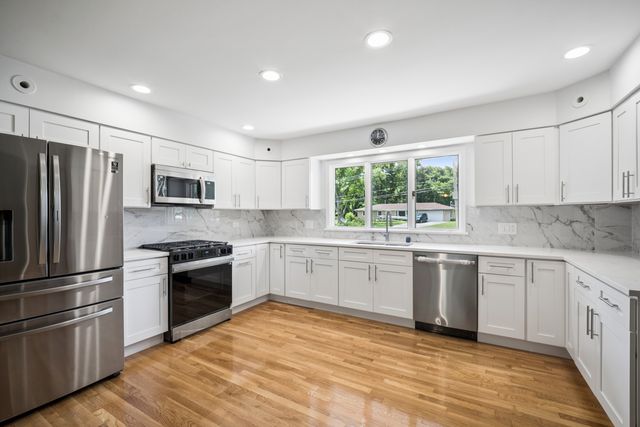1225 Oakdale Drive, Elgin, IL 60123