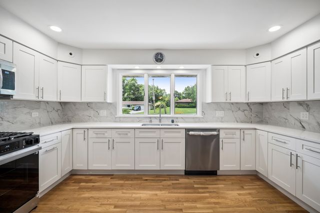 1225 Oakdale Drive, Elgin, IL 60123