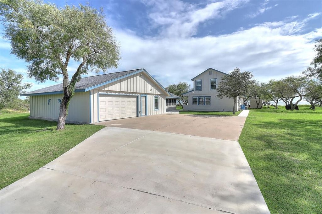 1010 First St, Bayside, TX 78340 — exterior