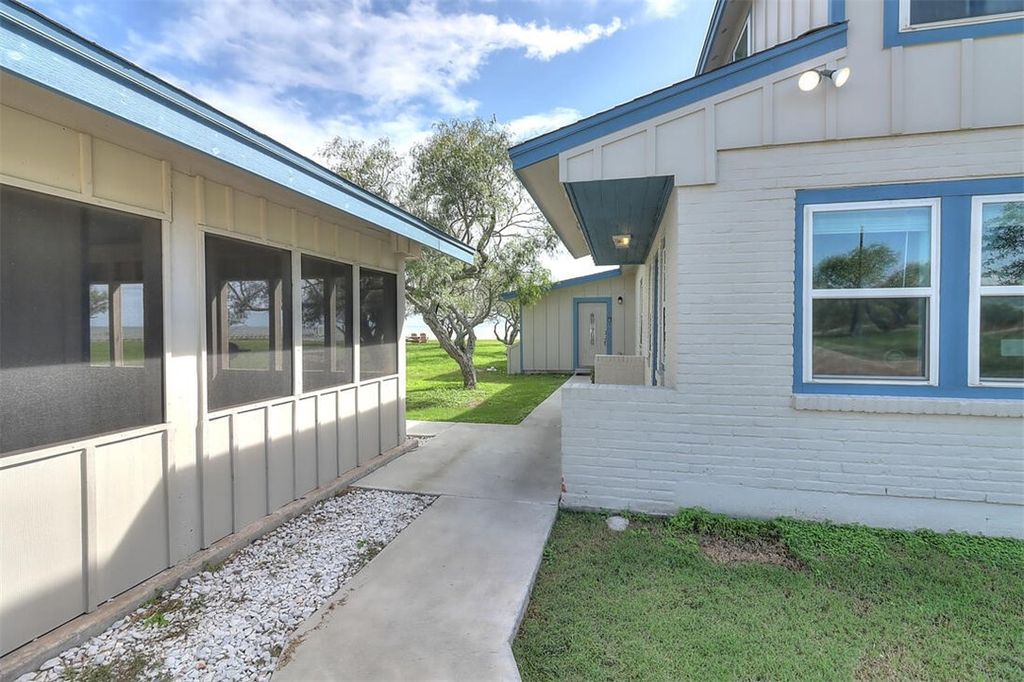 1010 First St, Bayside, TX 78340 — photo 3