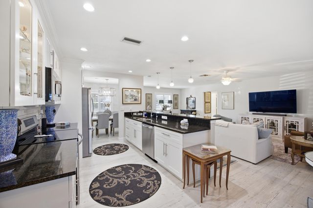 9461 SE Little Club Way N, Jupiter, FL 33469