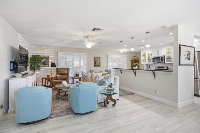 9461 SE Little Club Way N, Jupiter, FL 33469