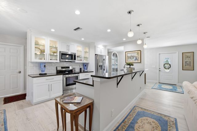 9461 SE Little Club Way N, Jupiter, FL 33469