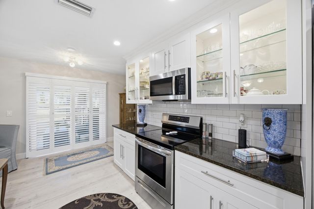 9461 SE Little Club Way N, Jupiter, FL 33469