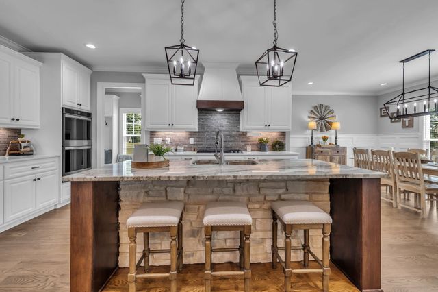 8014 Traditions Ln, Columbia, TN 38401