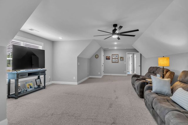 8014 Traditions Ln, Columbia, TN 38401