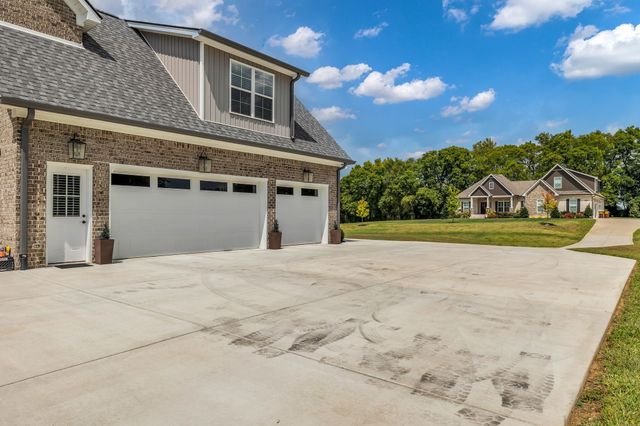 8014 Traditions Ln, Columbia, TN 38401