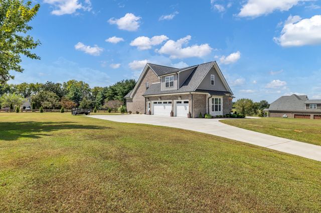 8014 Traditions Ln, Columbia, TN 38401